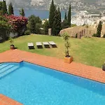El Gallo Villa